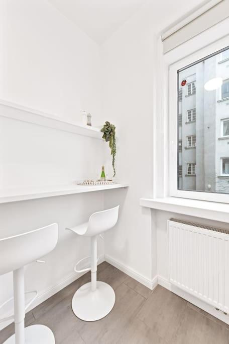 Cozy Apartment In Quiet Location, Fast Train Station 100M Away, Contactless Check-In เวียนนา ภายนอก รูปภาพ