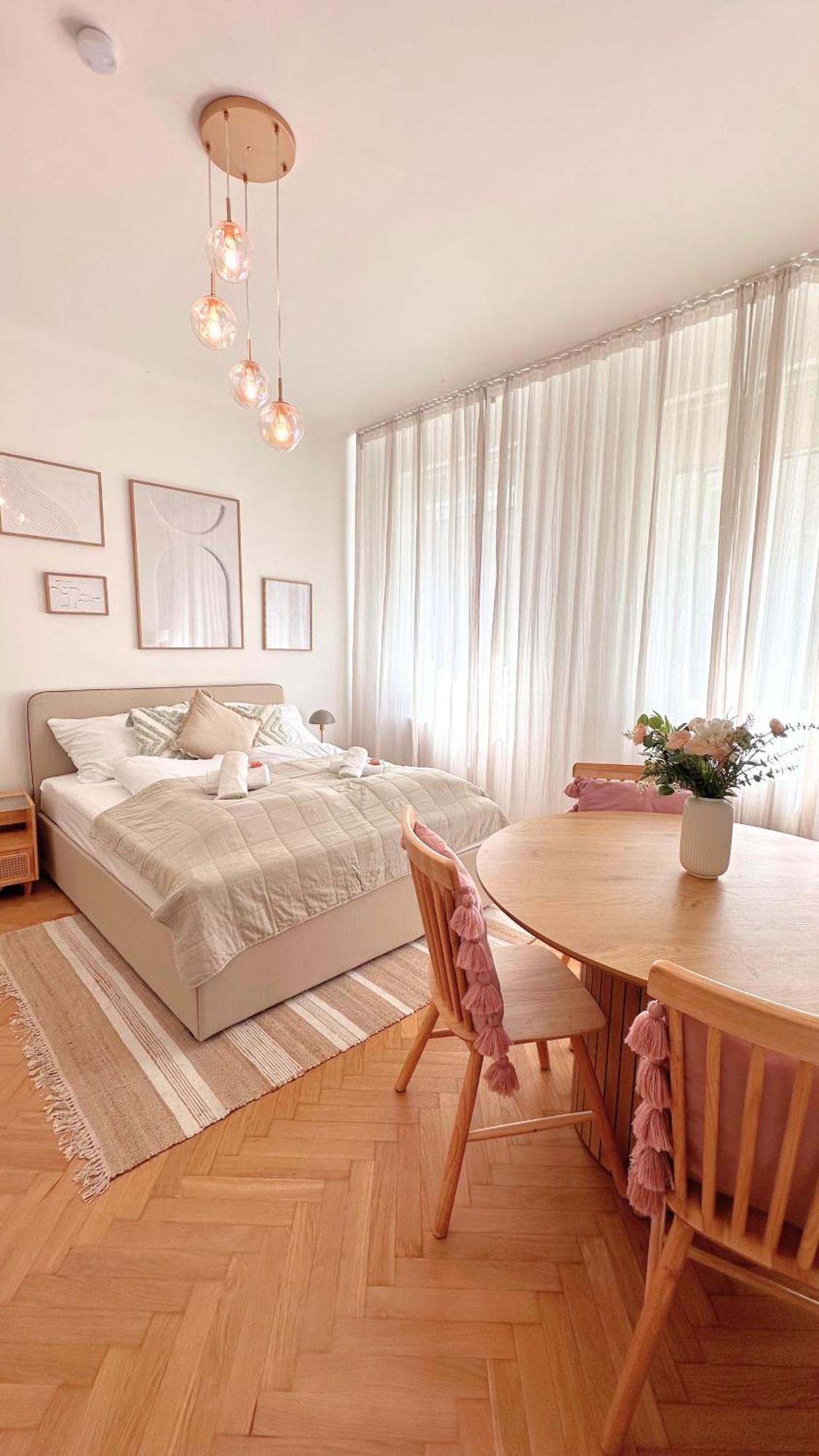Cozy Apartment In Quiet Location, Fast Train Station 100M Away, Contactless Check-In เวียนนา ภายนอก รูปภาพ