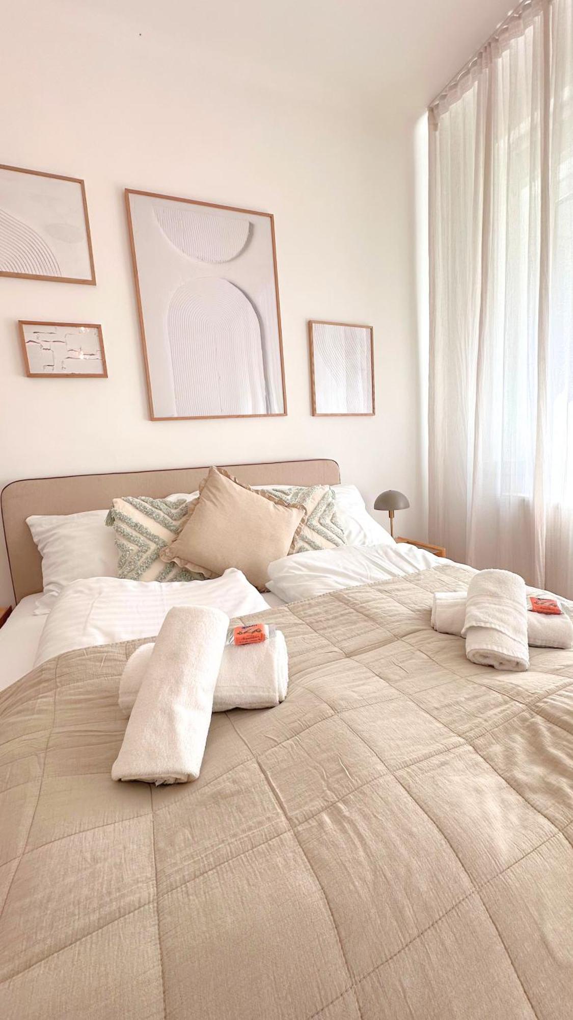 Cozy Apartment In Quiet Location, Fast Train Station 100M Away, Contactless Check-In เวียนนา ภายนอก รูปภาพ