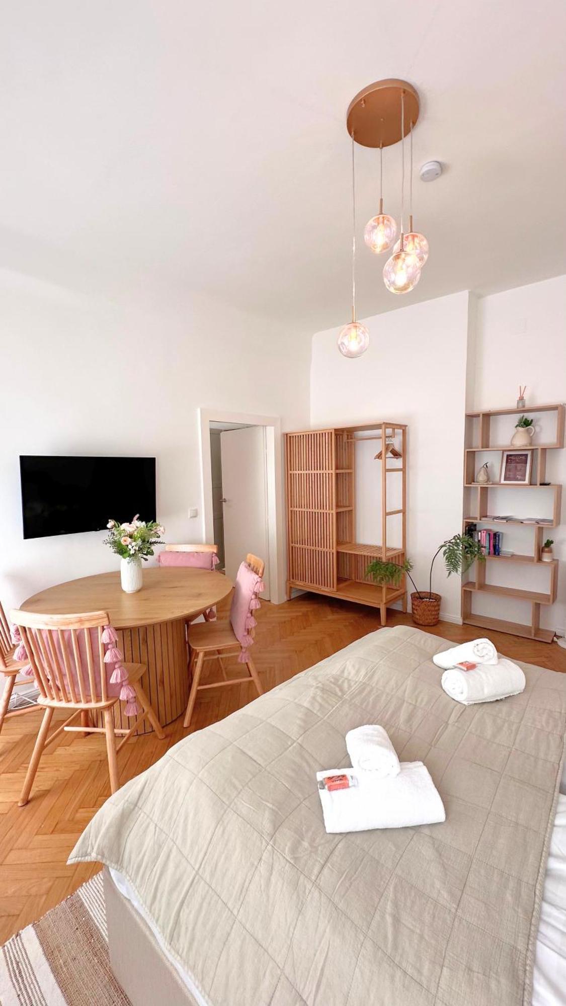 Cozy Apartment In Quiet Location, Fast Train Station 100M Away, Contactless Check-In เวียนนา ภายนอก รูปภาพ